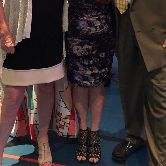 Floral ruched skirt 4/$25 - Picture 2 of 4